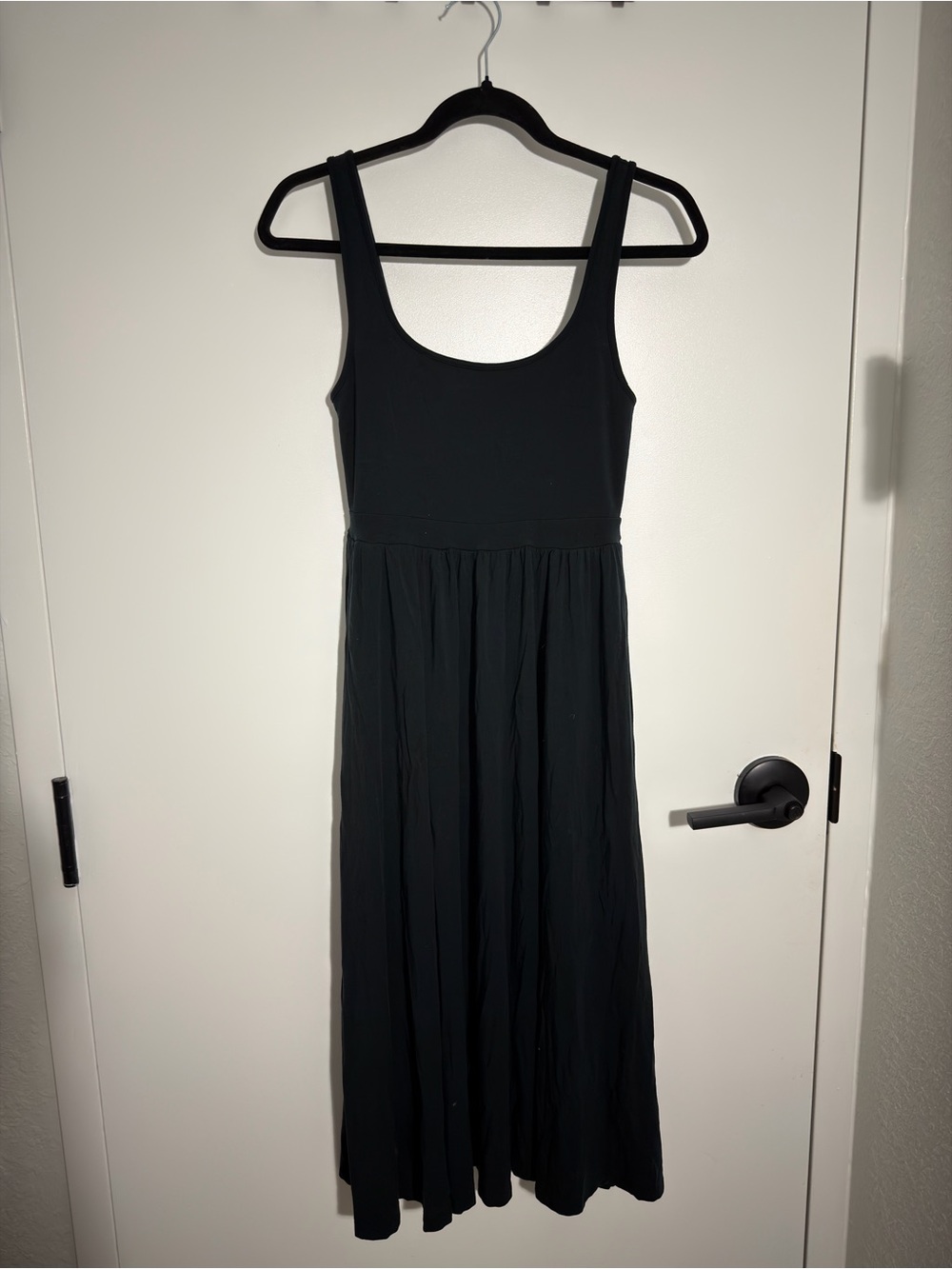 Aritizia (Wilfred) Black Market Midi Dress
